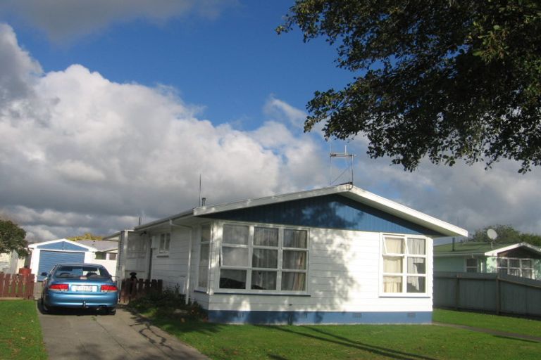 Photo of property in 19 Halswell Crescent, Westbrook, Palmerston North, 4412