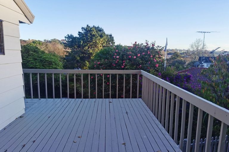 Photo of property in 1 Kallista Place, Browns Bay, Auckland, 0630