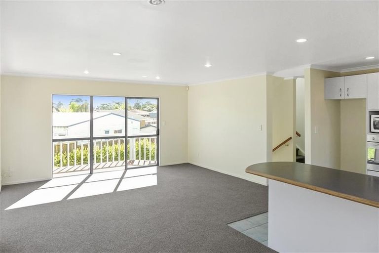 Photo of property in 86a Rosewarne Crescent, Glendene, Auckland, 0602