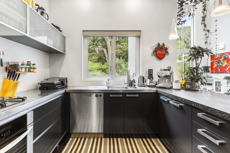 Photo of property in 11a Wernham Place, Northcote, Auckland, 0626