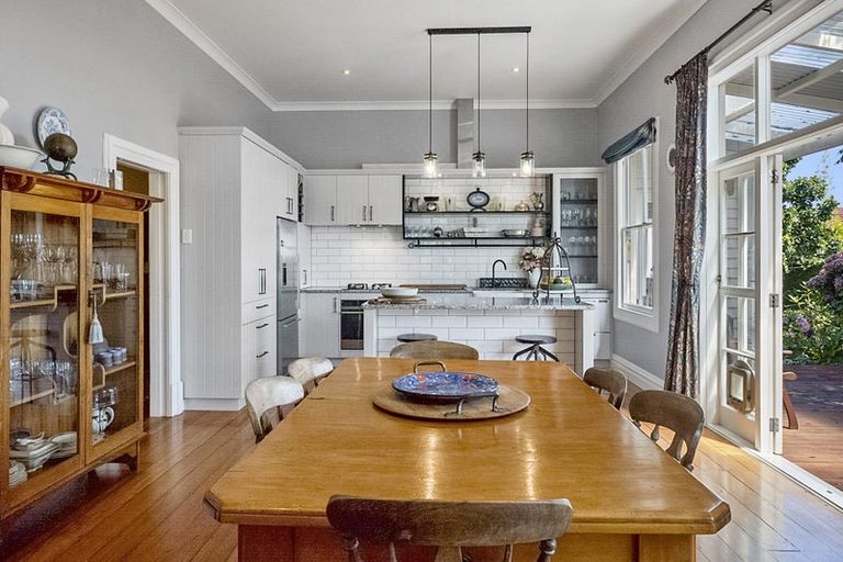 Photo of property in 30 Ballance Street, Lower Vogeltown, New Plymouth, 4310