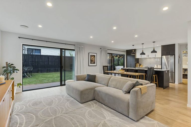 Photo of property in 5 Blatina Drive, Kumeu, 0810