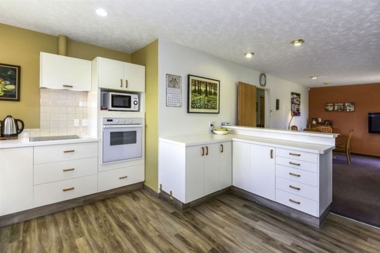 Photo of property in 98 Regency Crescent, Redwood, Christchurch, 8051