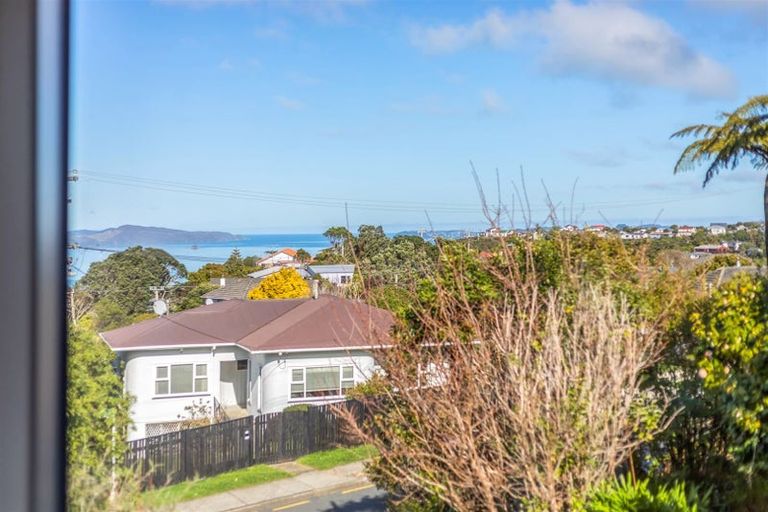 Photo of property in 30 Poto Road, Normandale, Lower Hutt, 5010