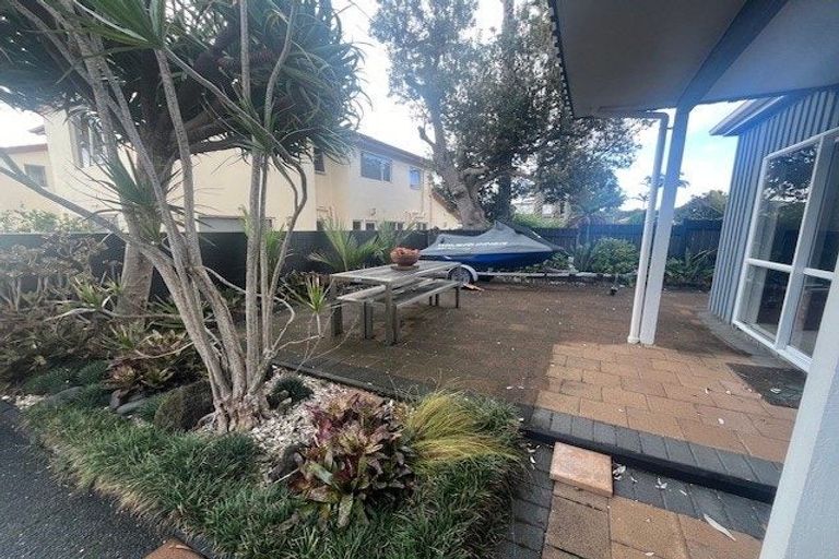 Photo of property in 49b The Esplanade, Eastern Beach, Auckland, 2012