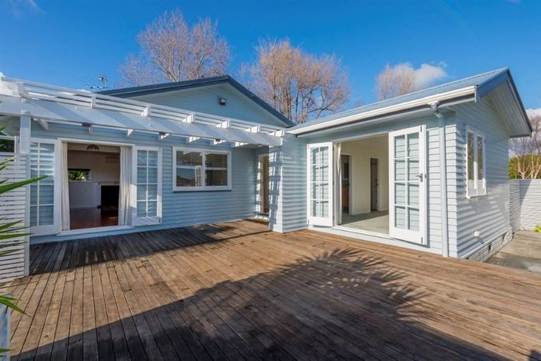 Photo of property in 180 Te Moana Road, Waikanae, 5036