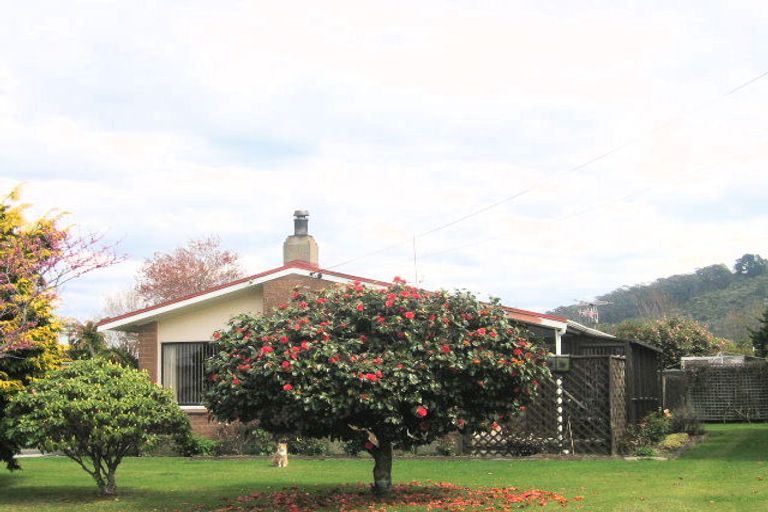 Photo of property in 4 Logan Street, Fairy Springs, Rotorua, 3015