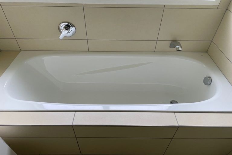 Photo of property in 1/37 Shanaway Rise, Hillcrest, Auckland, 0627