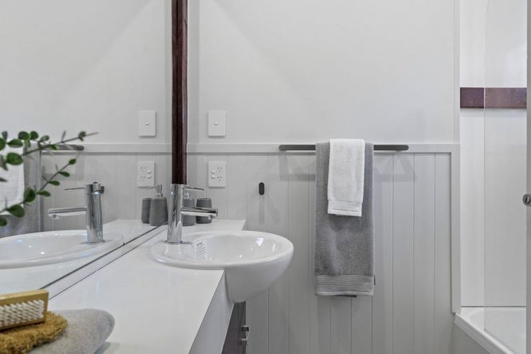 Photo of property in 87 Saint Andrews Hill Road, Mount Pleasant, Christchurch, 8081