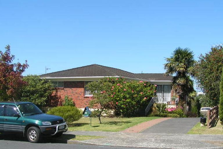 Photo of property in 21 Ravenwood Drive, Forrest Hill, Auckland, 0620