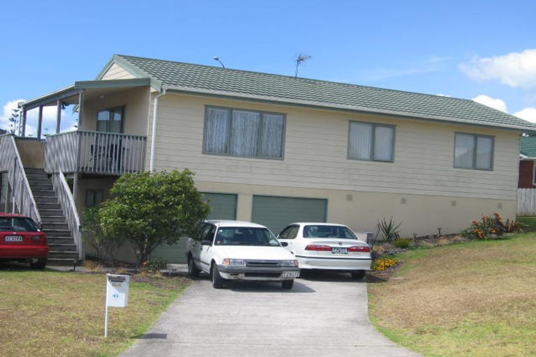 Photo of property in 357 Glenfield Road, Glenfield, Auckland, 0629