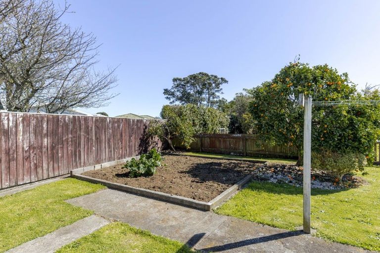 Photo of property in 25 Battiscombe Terrace, Waitara, 4320