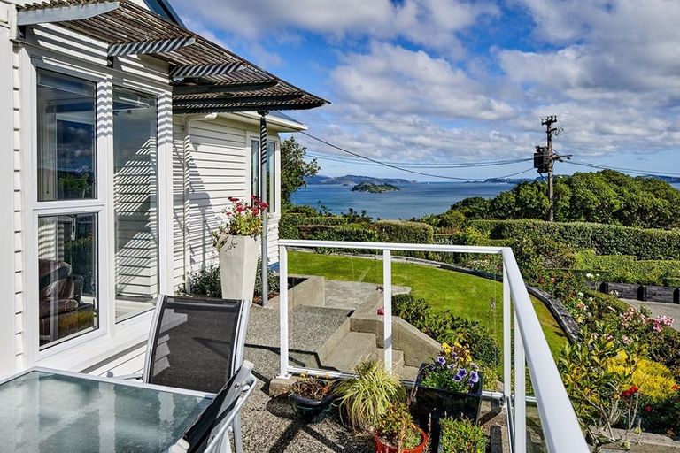 Photo of property in 1 Singers Road, Korokoro, Lower Hutt, 5012