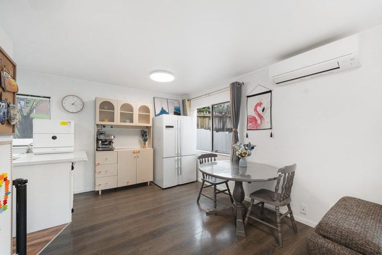 Photo of property in 33a Lilburn Crescent, Massey, Auckland, 0614