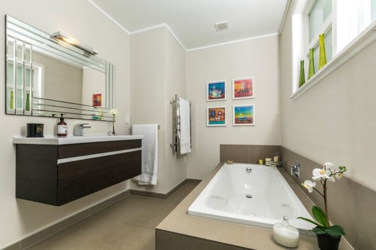 Photo of property in 9 Outlook Road, Greenhithe, Auckland, 0632