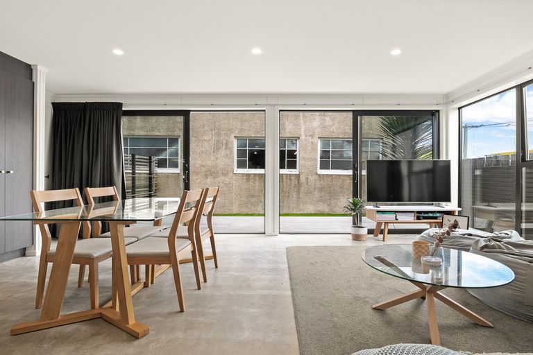 Photo of property in 108 Oxford Street, South Dunedin, Dunedin, 9012