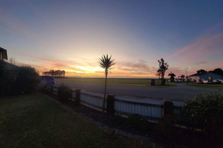 Photo of property in 33 Marine Parade, Carters Beach, Westport, 7825