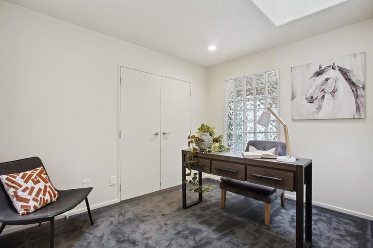 Photo of property in 3 Khaleel Place, Henderson, Auckland, 0612