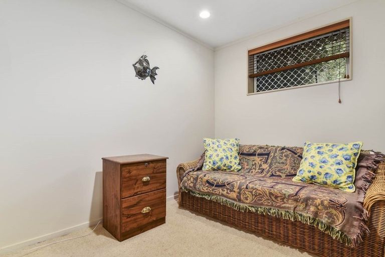 Photo of property in 35 Trotting Terrace, Fairview Heights, Auckland, 0632