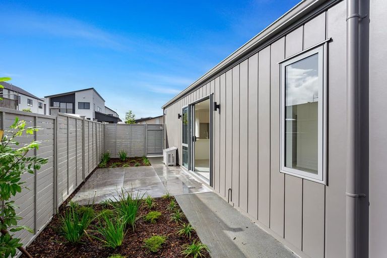 Photo of property in 5 Seafoam Road, Rosehill, Papakura, 2113