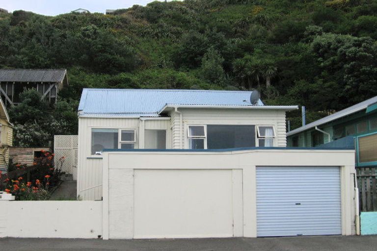 Photo of property in 190 The Esplanade, Island Bay, Wellington, 6023