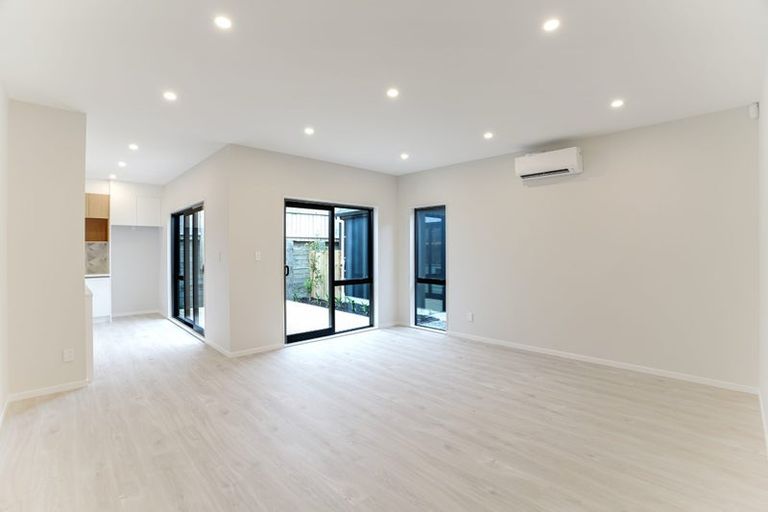 Photo of property in 17 Horokaka Street, Massey, Auckland, 0614