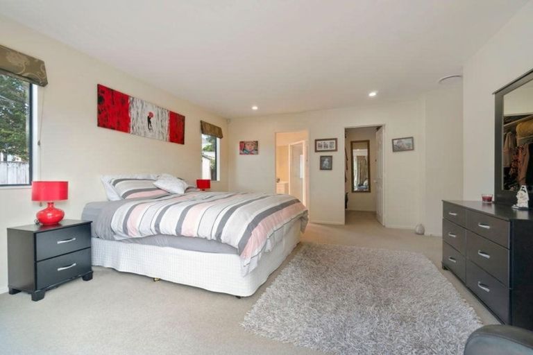 Photo of property in 19 Rosetti Rise, West Harbour, Auckland, 0618