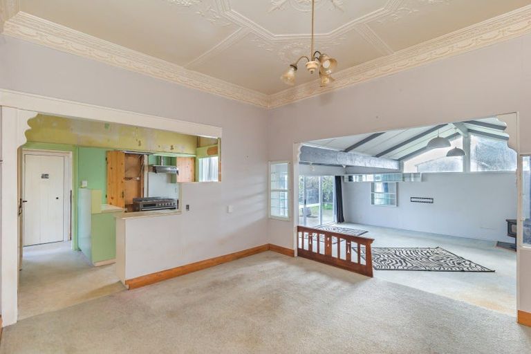 Photo of property in 47 Queenwood Road, Levin, 5510