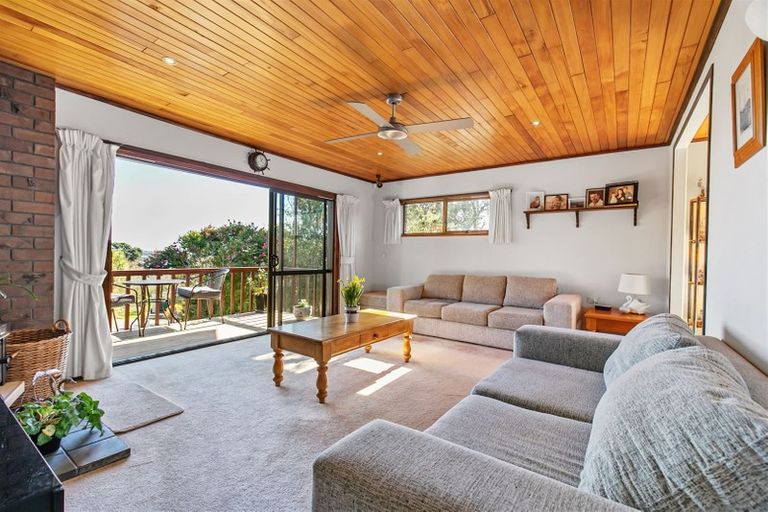 Photo of property in 73a Island Bay Road, Beach Haven, Auckland, 0626