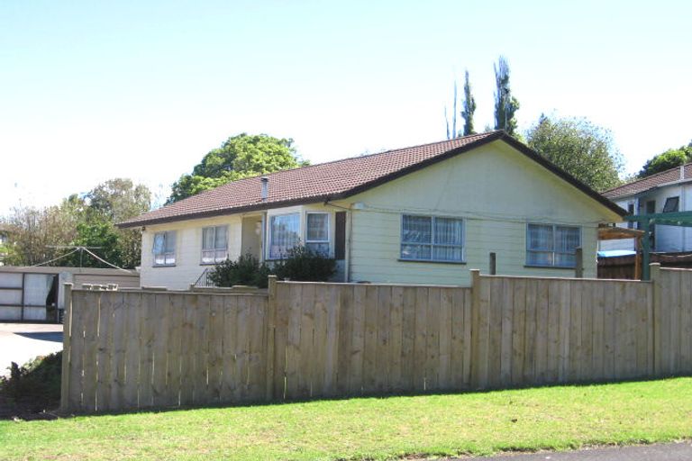 Photo of property in 8 Peterhouse Place, West Harbour, Auckland, 0618