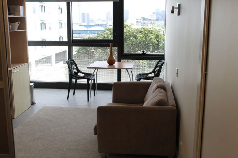 Photo of property in Luna Apartments, 4b/16 Burton Street, Grafton, Auckland, 1010