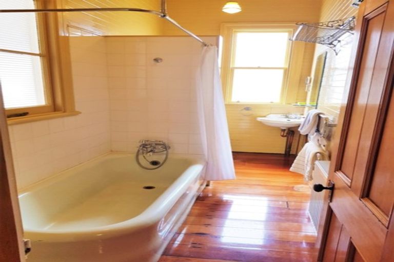 Photo of property in 128 Derwent Street, Island Bay, Wellington, 6023