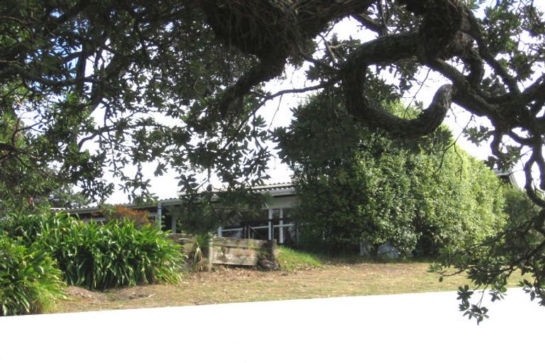 Photo of property in 2/14 The Esplanade, Castor Bay, Auckland, 0620