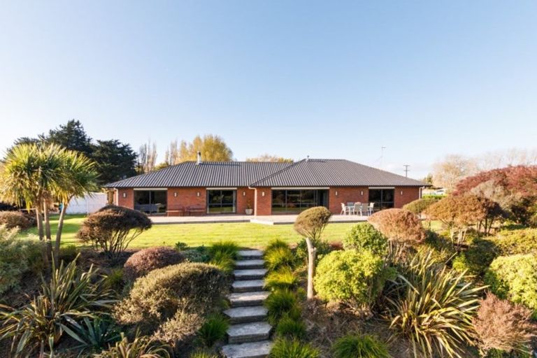 Photo of property in 17 Cemetery Road, Sanson, Palmerston North, 4479