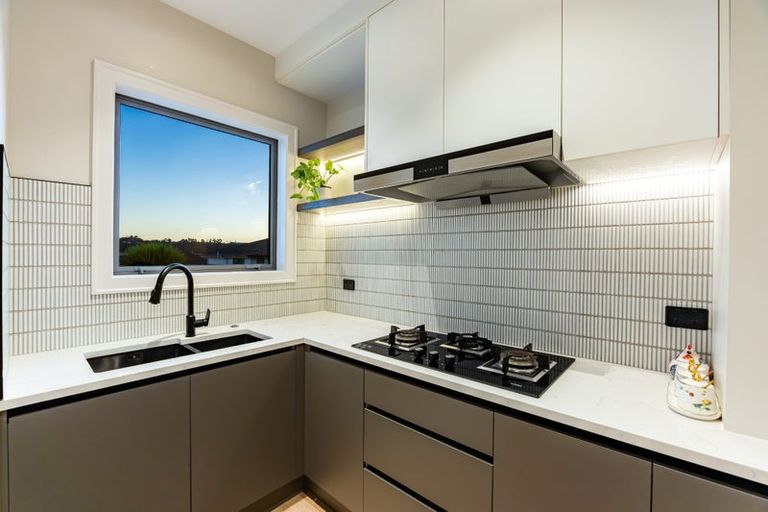 Photo of property in 4 Hanikura Street, Long Bay, Auckland, 0630