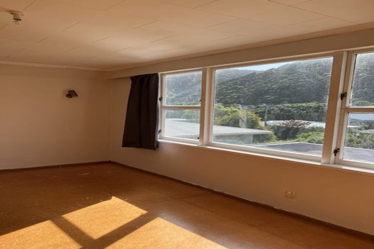 Photo of property in 24 Pukatea Street, Eastbourne, Lower Hutt, 5013