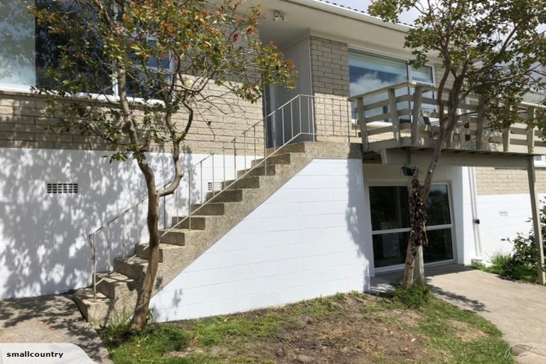 Photo of property in 2/180 Coronation Road, Hillcrest, Auckland, 0627