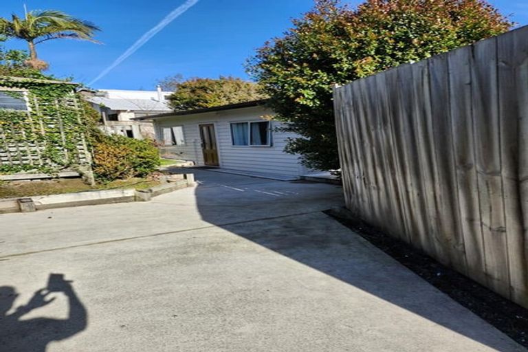 Photo of property in 24 Holt Avenue, Torbay, Auckland, 0630