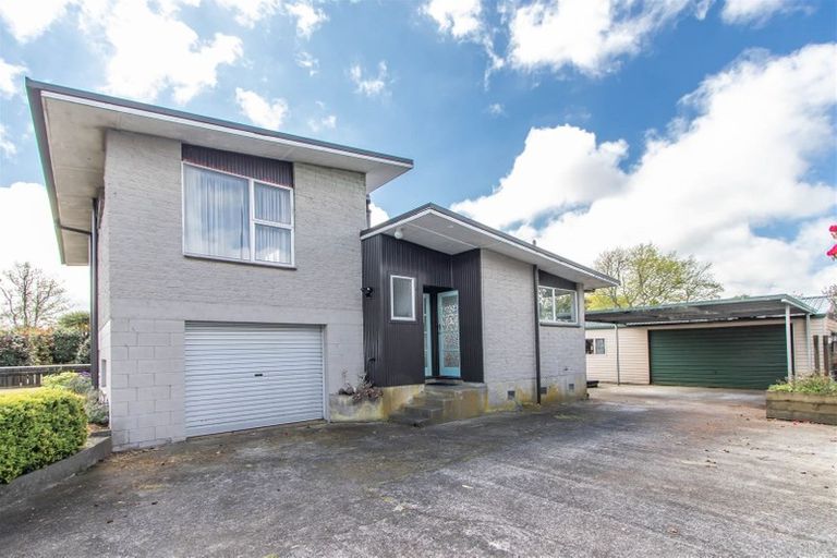Photo of property in 6 Kowhai Street, Inglewood, 4330