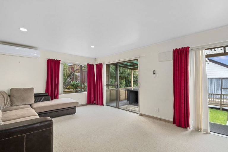 Photo of property in 71 Reynella Drive, Massey, Auckland, 0614