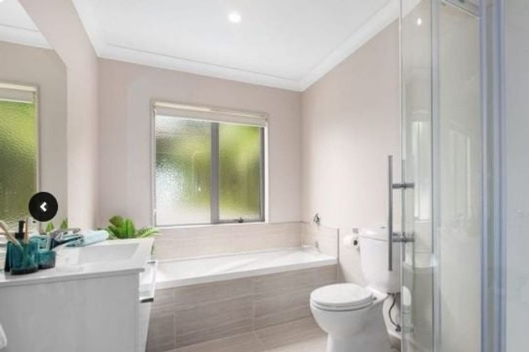 Photo of property in 2 Brindle Way, Newlands, Wellington, 6037