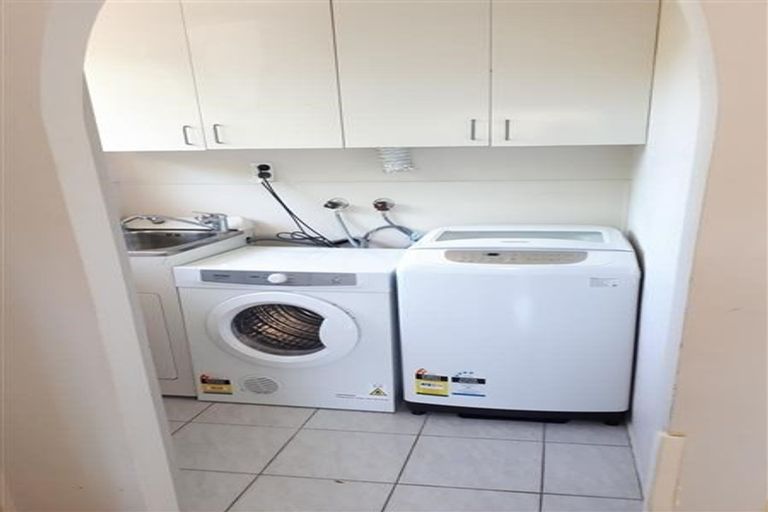 Photo of property in 2/46 Trinidad Road, Sunnynook, Auckland, 0620