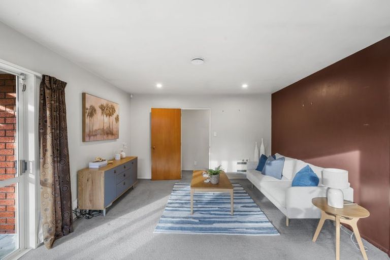 Photo of property in 33 Daniels Road, Redwood, Christchurch, 8051