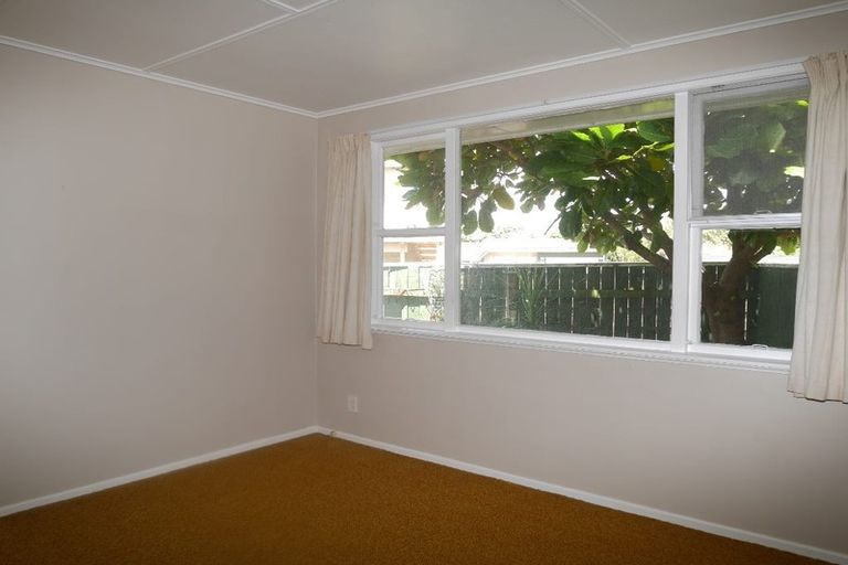 Photo of property in 6 Eruini Street, Waikanae Beach, Waikanae, 5036