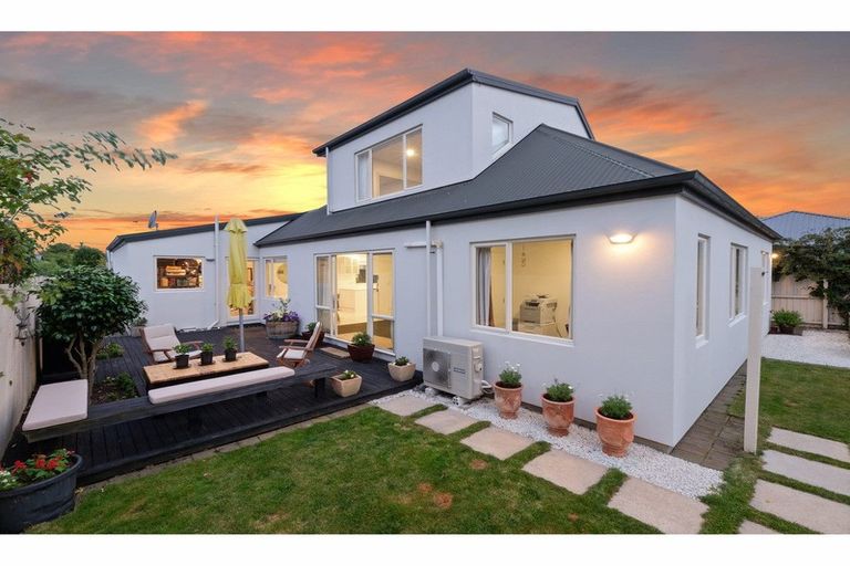 Photo of property in 10 Yeovil Place, St Albans, Christchurch, 8052