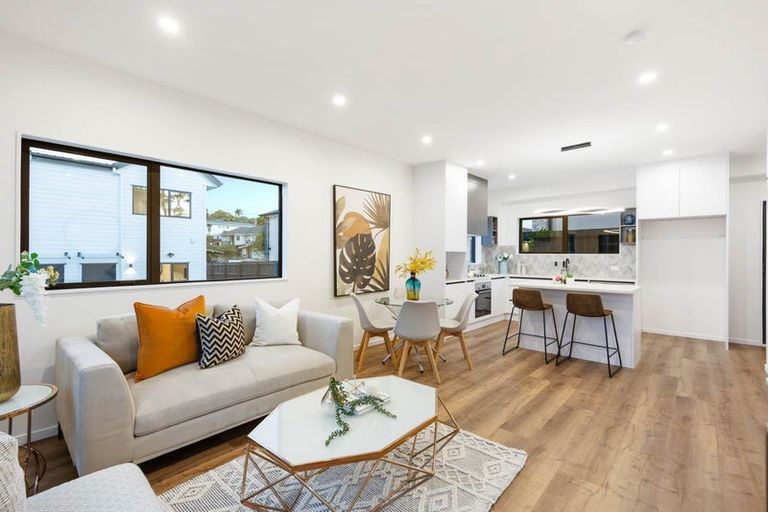 Photo of property in 5/81 Vodanovich Road, Te Atatu South, Auckland, 0610