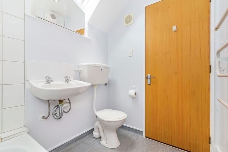 Photo of property in 1/990 High Street, Avalon, Lower Hutt, 5011