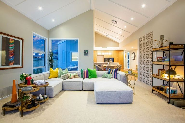 Photo of property in 28 Te Hoiere Street, Aotea, Porirua, 5024