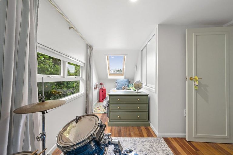 Photo of property in 5 Manuka Terrace, Eastbourne, Lower Hutt, 5013