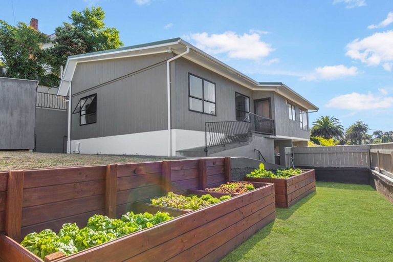 Photo of property in 87 Great North Road, Saint Johns Hill, Whanganui, 4501